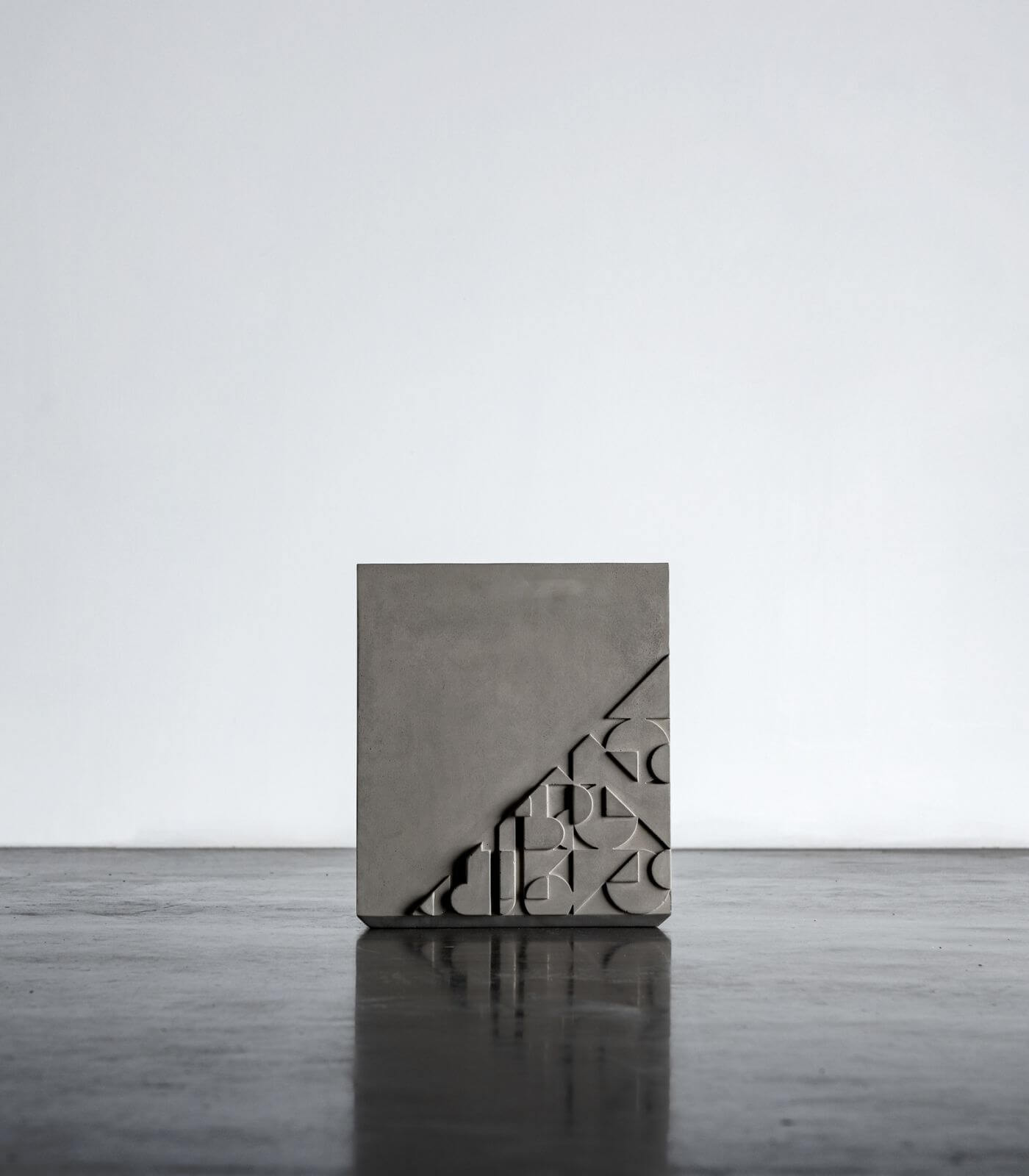 table d'appoint curb - lyon beton 12 table d'appoint curb - lyon beton – image 12