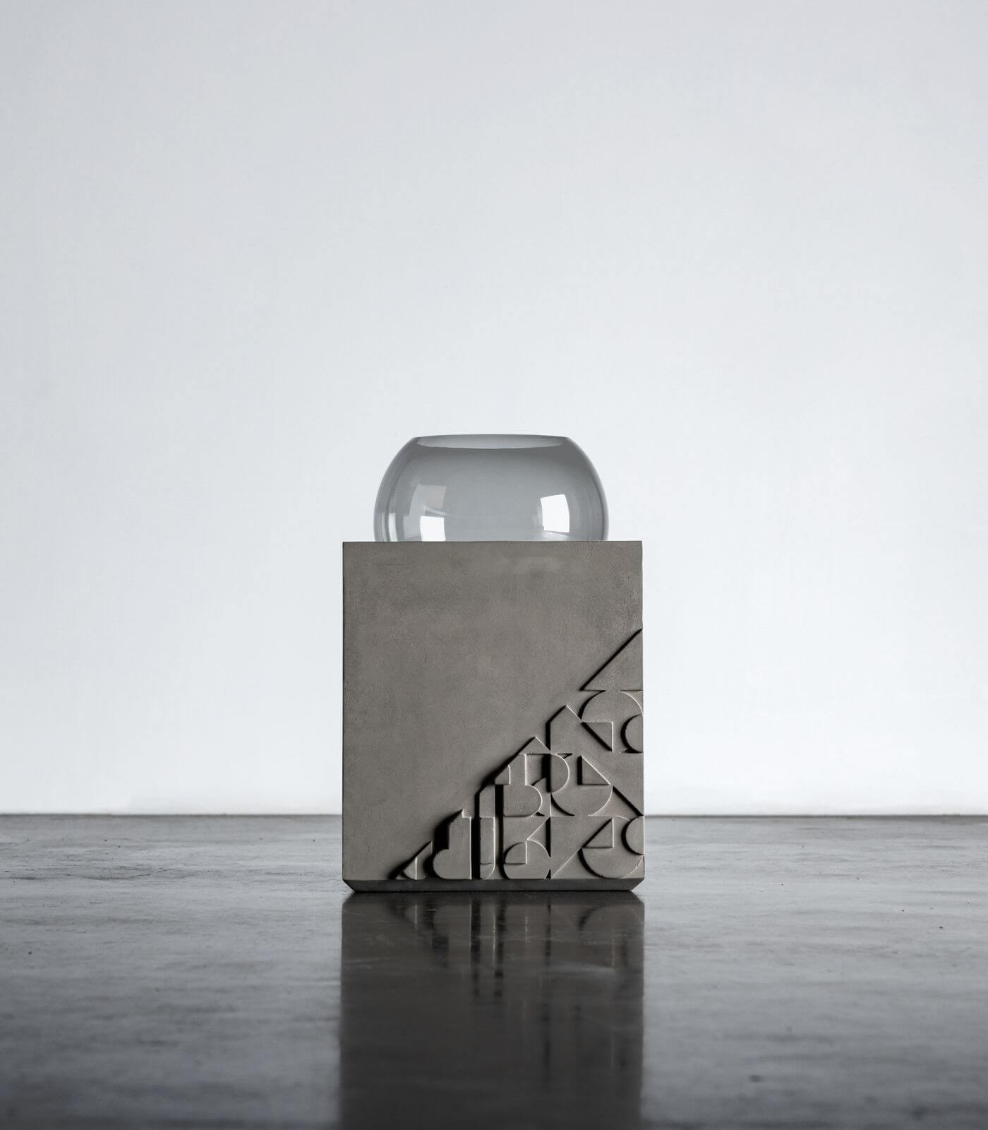 table d'appoint curb - lyon beton 13 table d'appoint curb - lyon beton – image 13