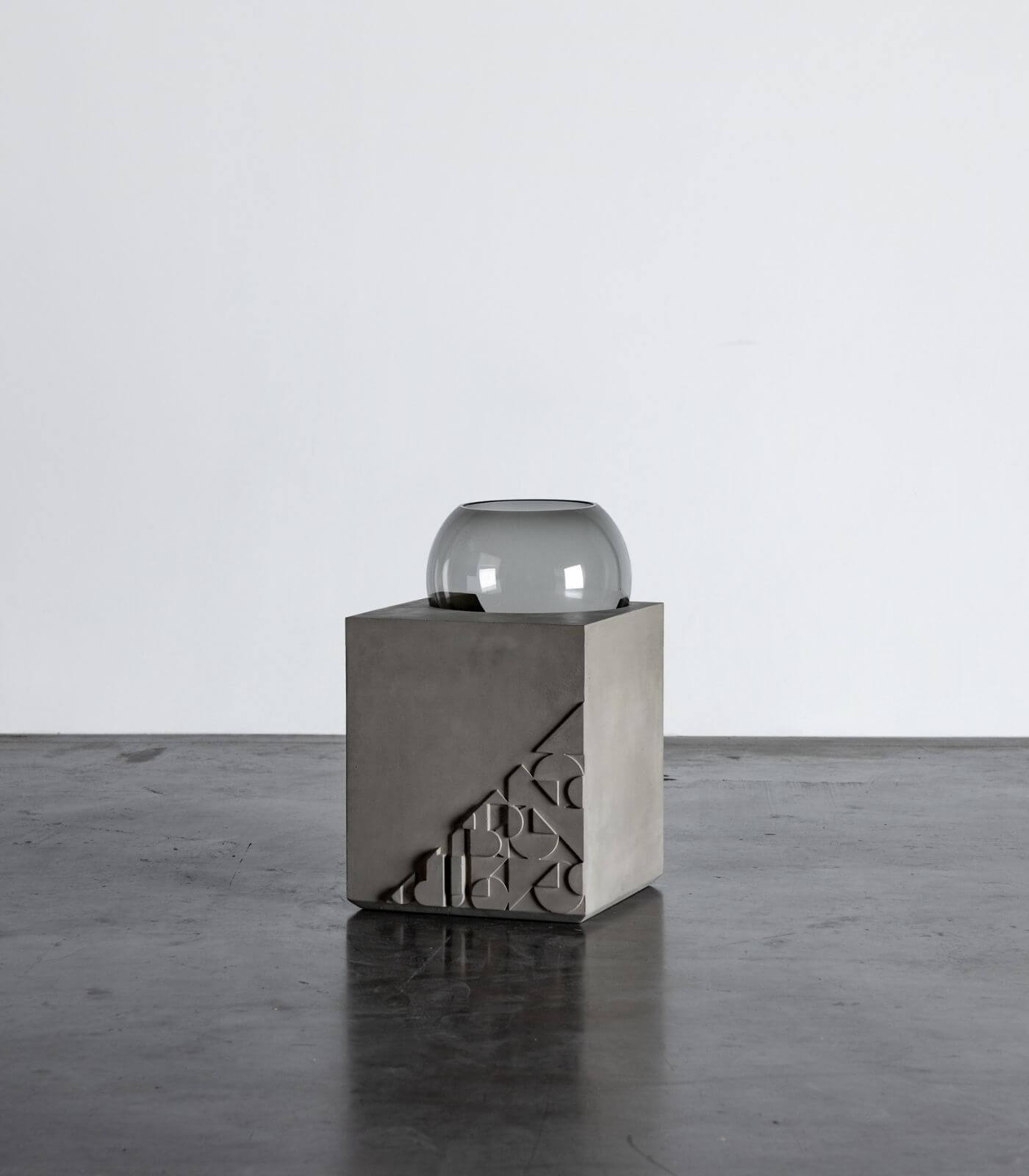 table d'appoint curb - lyon beton 10 table d'appoint curb - lyon beton – image 10