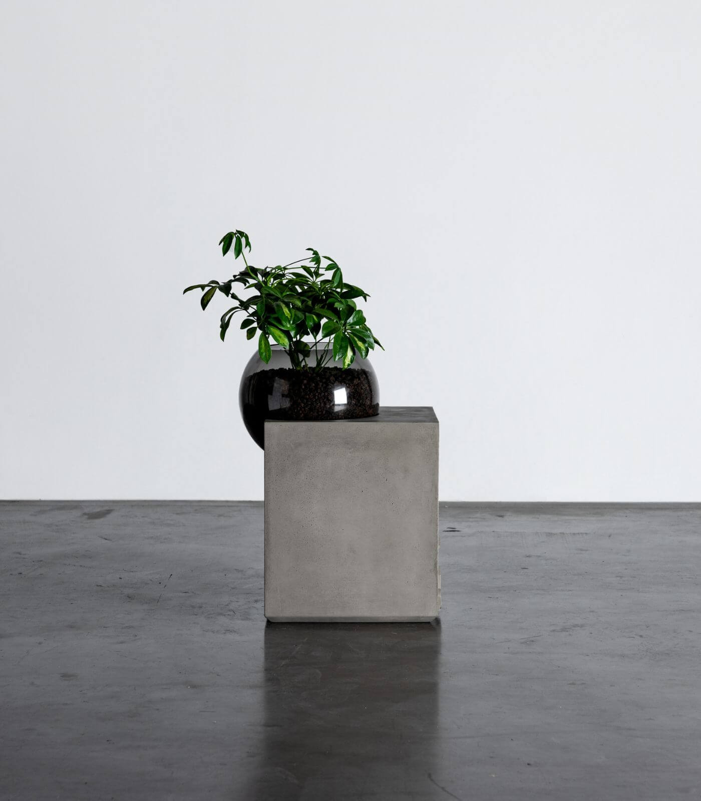 table d'appoint curb - lyon beton 11 table d'appoint curb - lyon beton – image 11