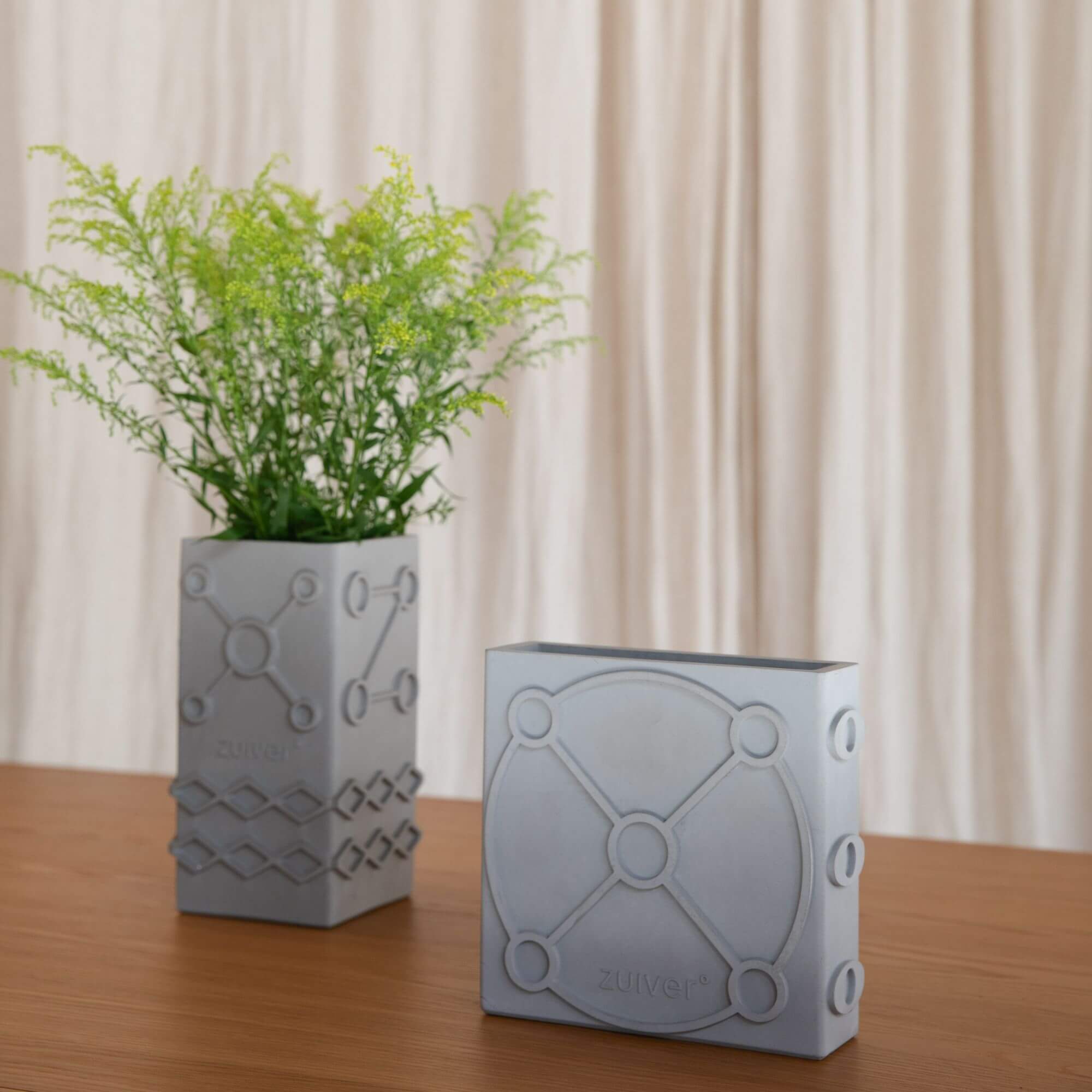 vase carré graphique béton - gris 3 vase carré graphique béton - gris – image 3