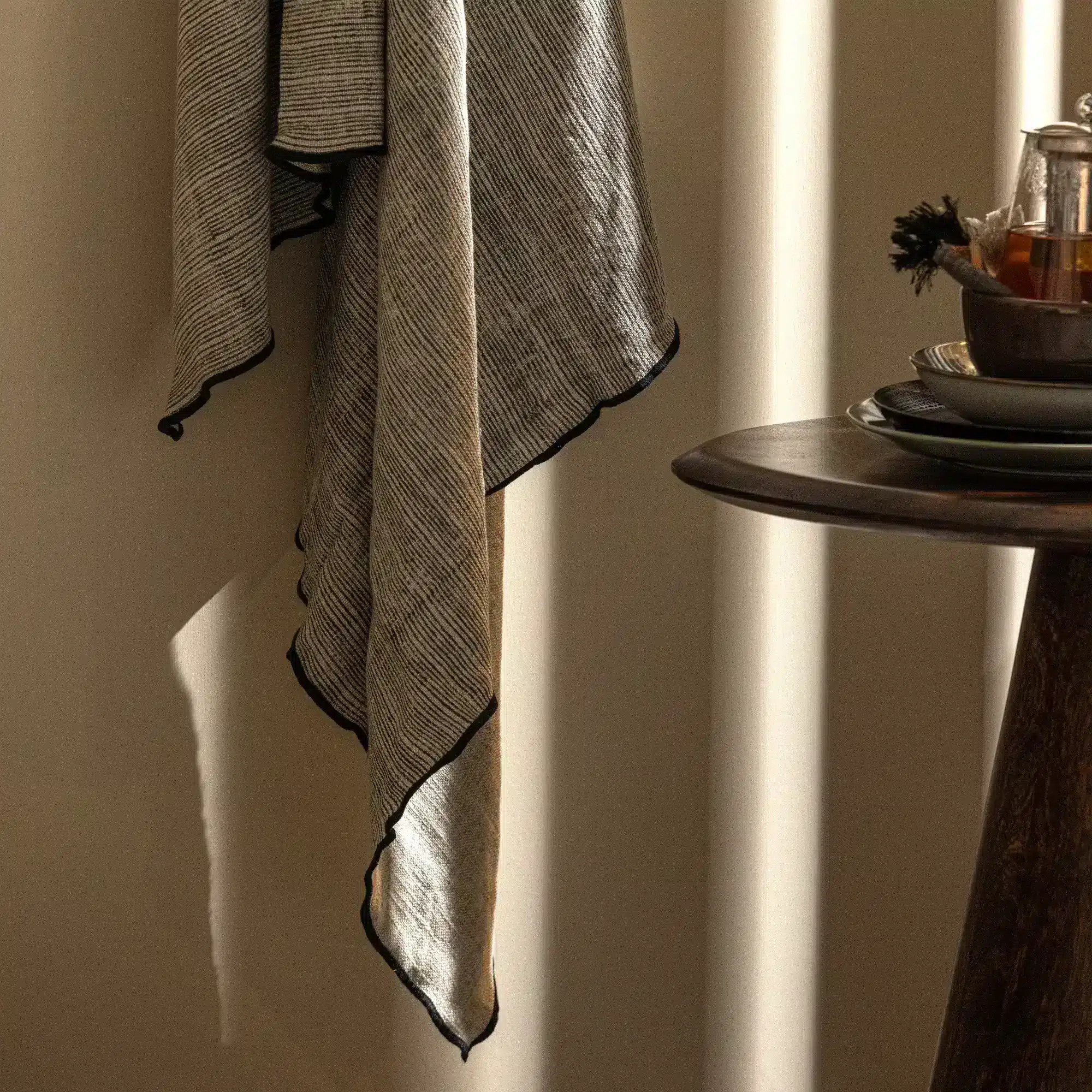 table d'appoint posture - ø 60 x h 52 cm - noyer 11 table d'appoint posture - ø 60 x h 52 cm - noyer – image 11