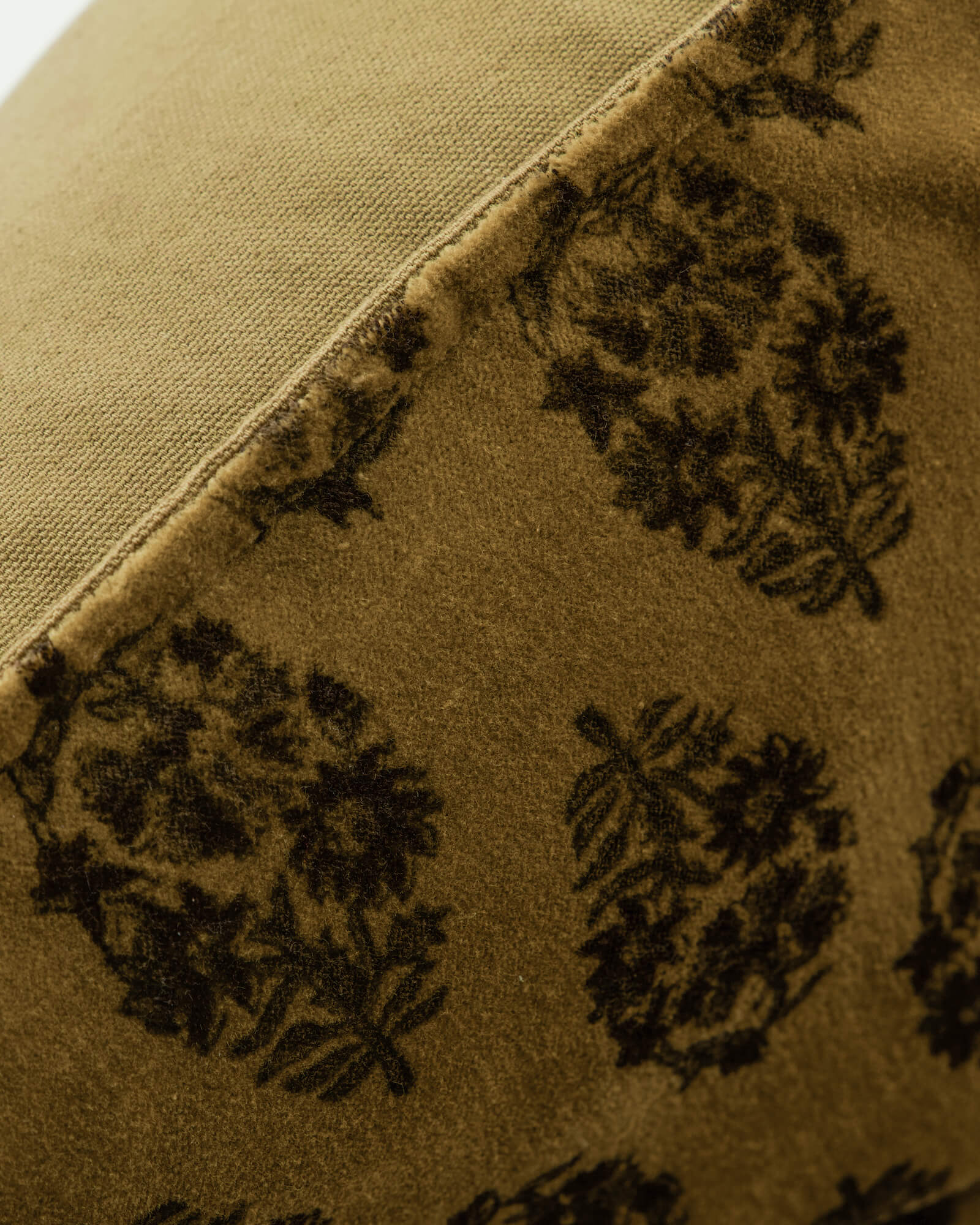 coussin betto gold - 50 x 50 cm - coton/duvet d'oie 4 coussin betto gold - 50 x 50 cm - coton/duvet d'oie – image 4