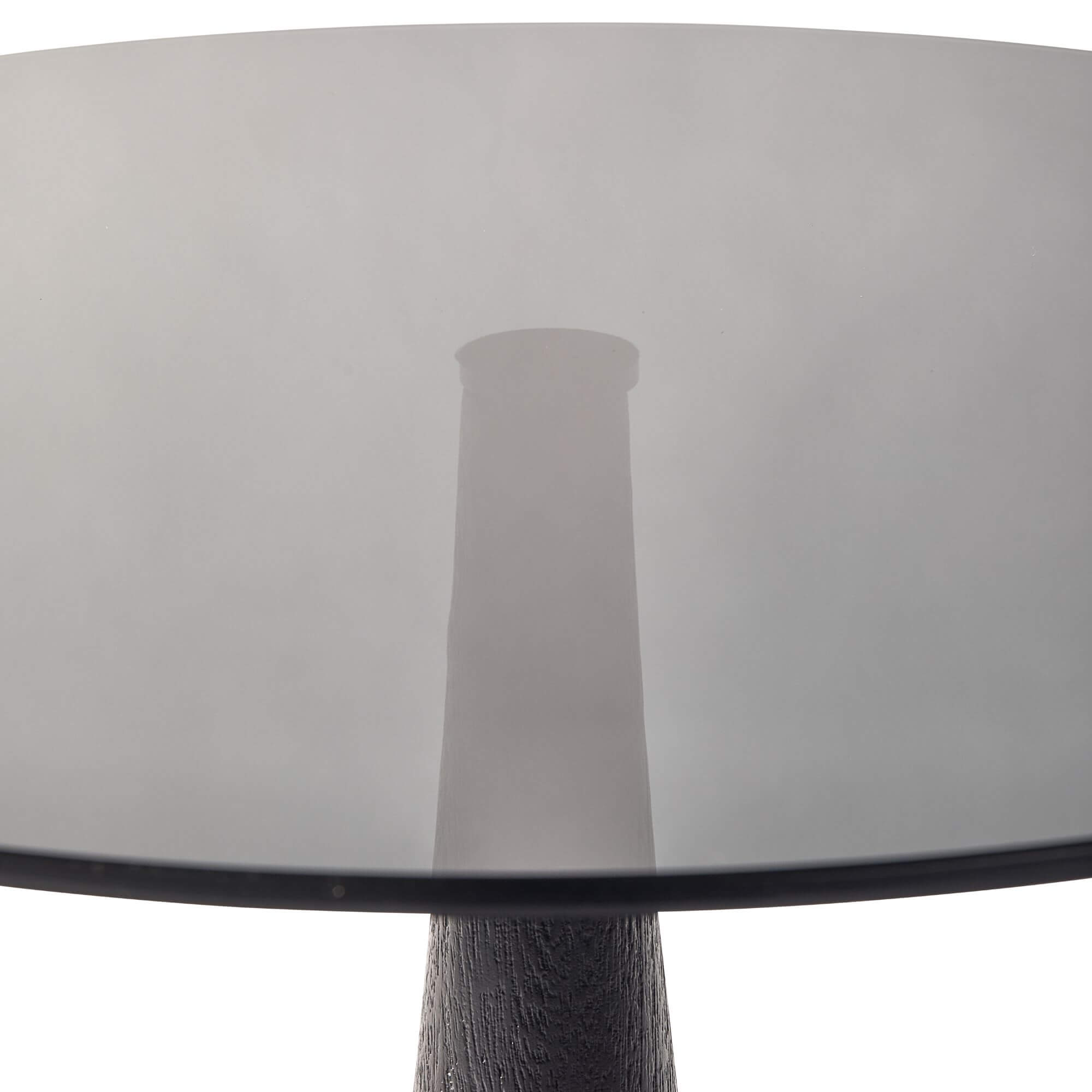 table basse soya - ø 60 x h 43 cm 5 table d'appoint ronde soya avec plateau en verre et pieds en bois sculpté, ajoutant une touche moderne et luxueuse à votre intérieur.