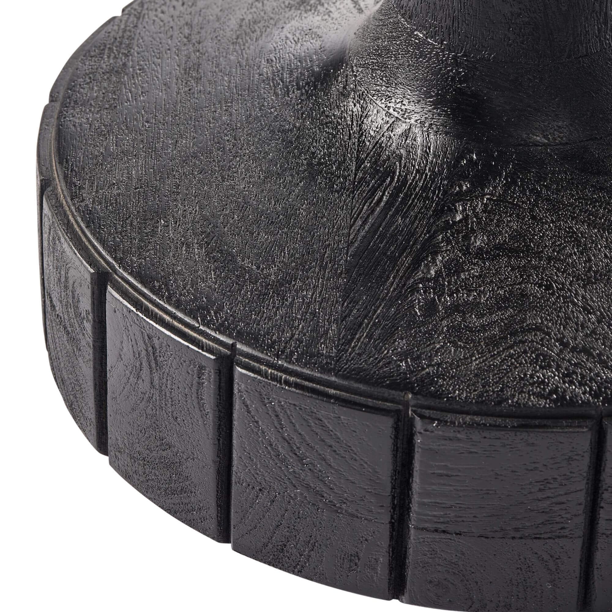 table basse soya - ø 60 x h 43 cm 3 table d'appoint ronde soya avec plateau en verre et pieds en bois sculpté, ajoutant une touche moderne et luxueuse à votre intérieur.