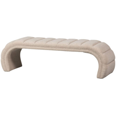 Banc en tissu naturel avec motif plissé irrégulier, idéal pour un intérieur moderne et cosy.