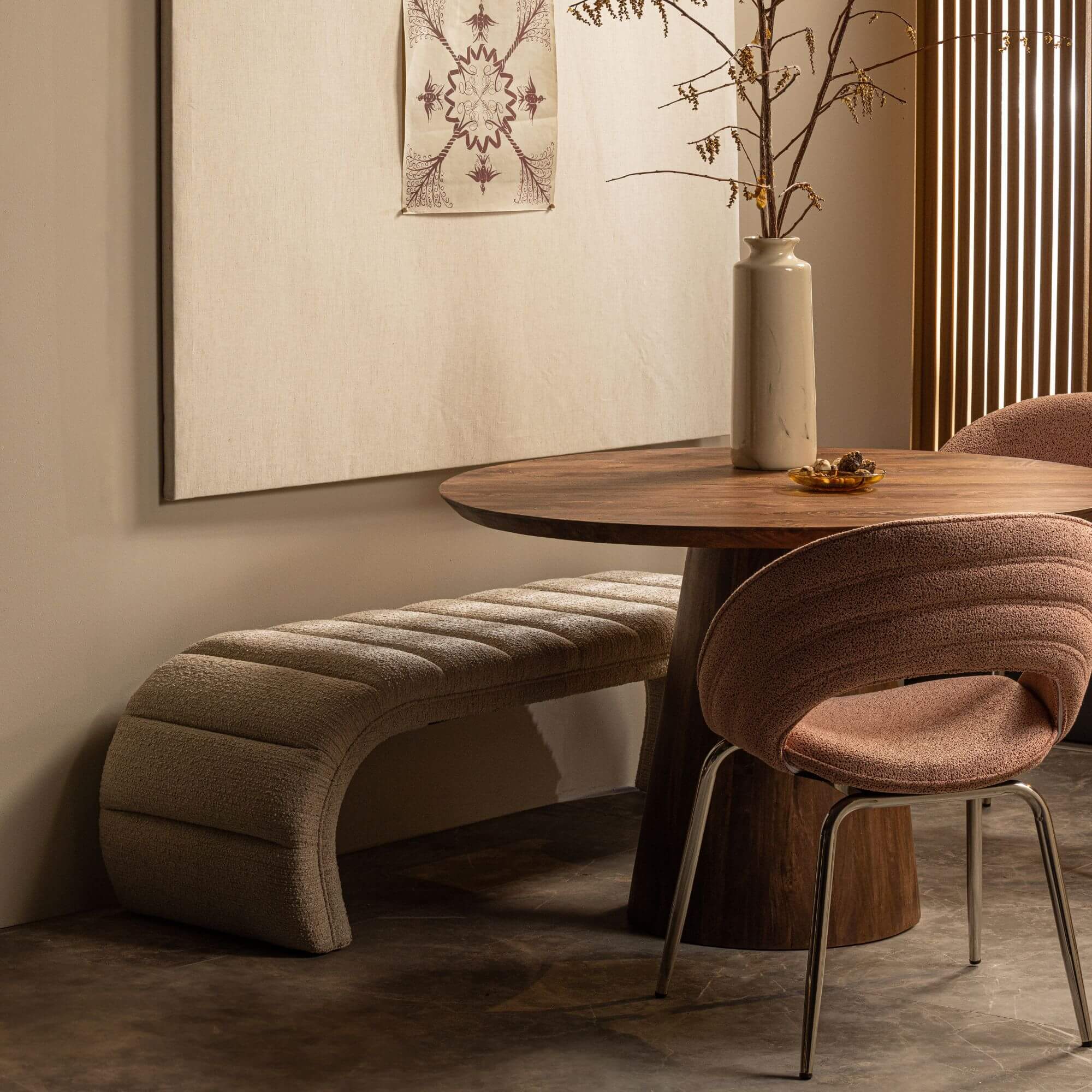 banc traffic - l 163 x h 47 cm 3 banc en tissu naturel avec motif plissé irrégulier, idéal pour un intérieur moderne et cosy.