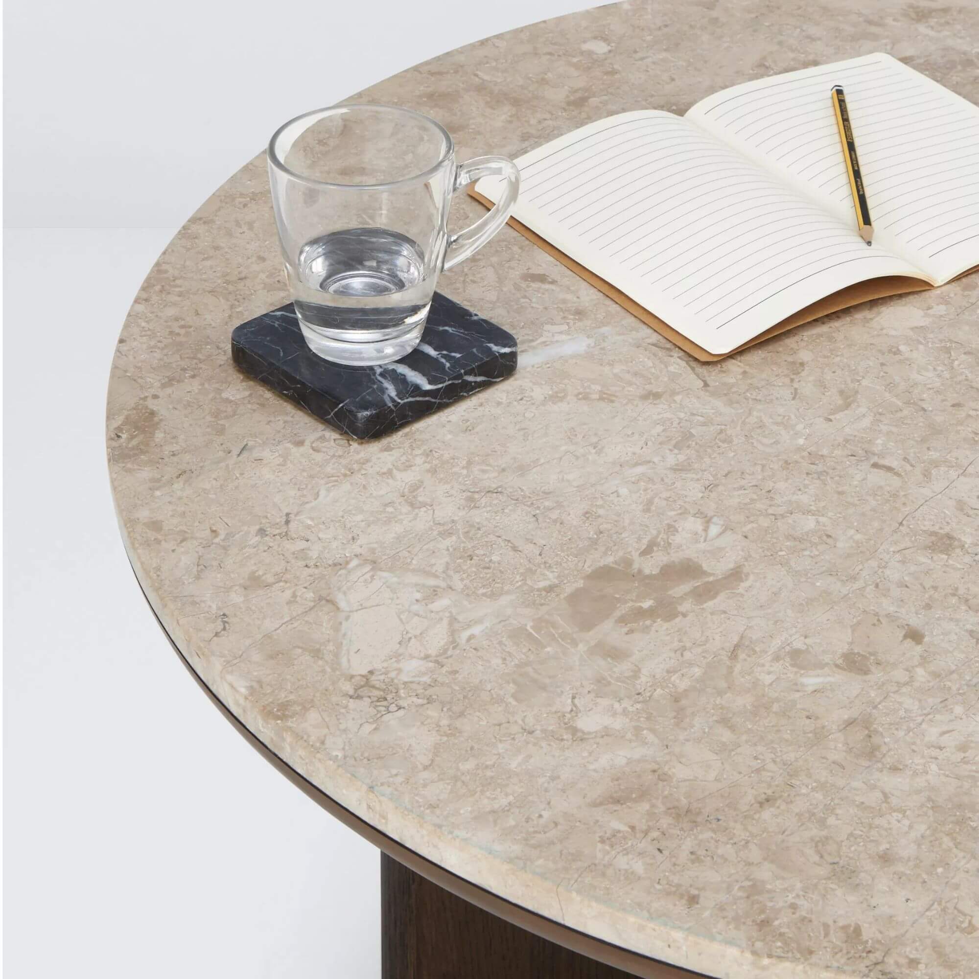 table basse ritz en marbre et chêne – ø100 × h45 cm 12 table basse ritz en marbre et chêne – ø100 × h45 cm – image 12