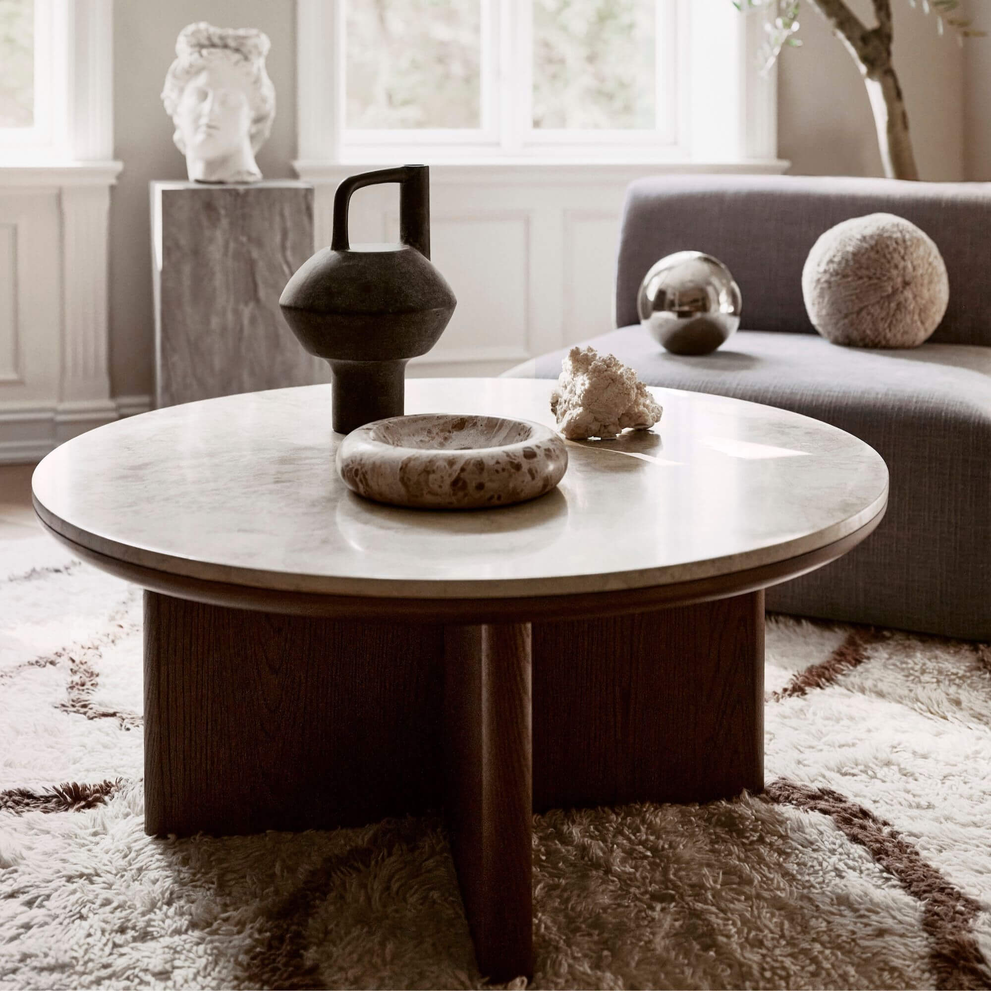 table basse ritz en marbre et chêne – ø100 × h45 cm 2 table basse ritz en marbre et chêne – ø100 × h45 cm – image 2