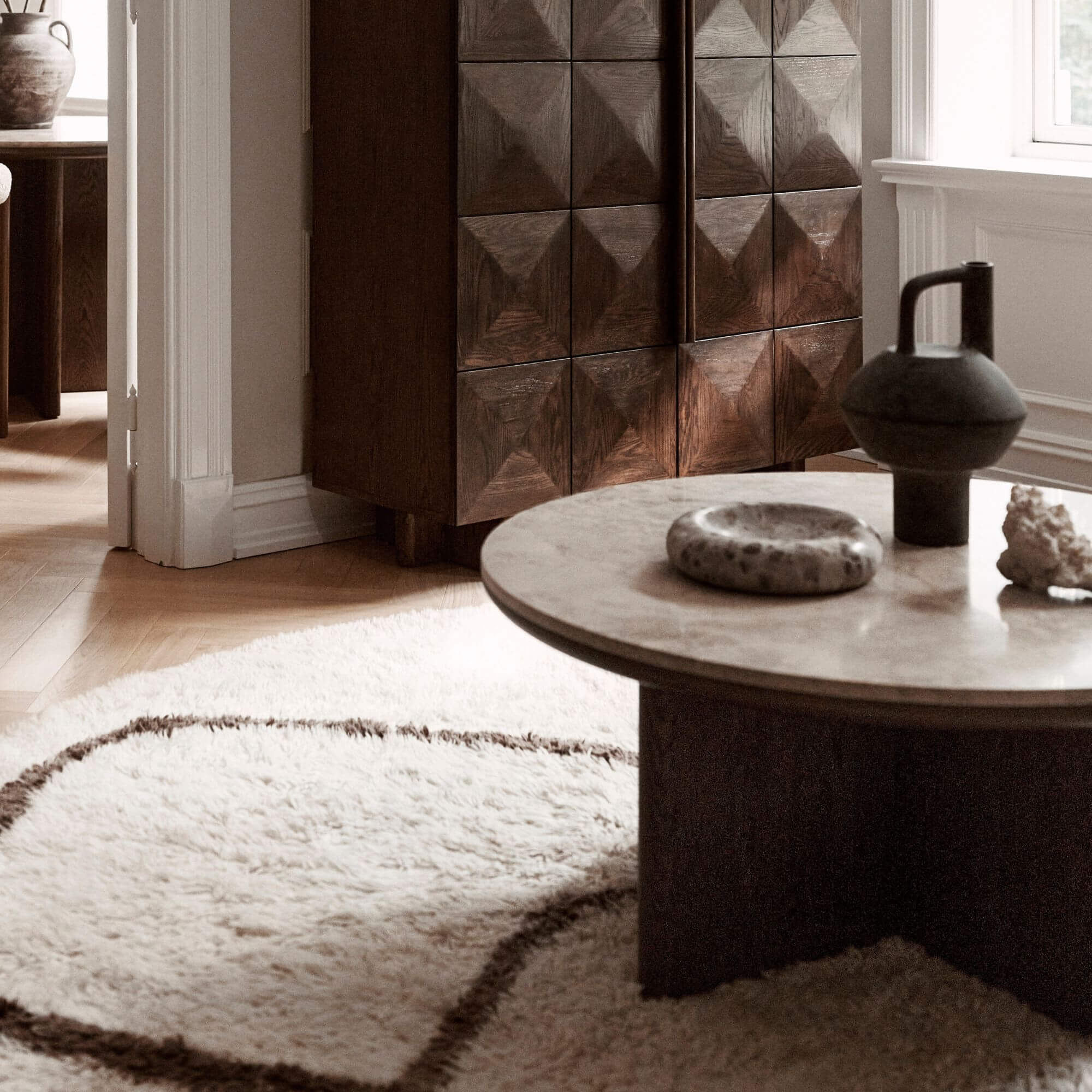 table basse ritz en marbre et chêne – ø100 × h45 cm 7 table basse ritz en marbre et chêne – ø100 × h45 cm – image 7