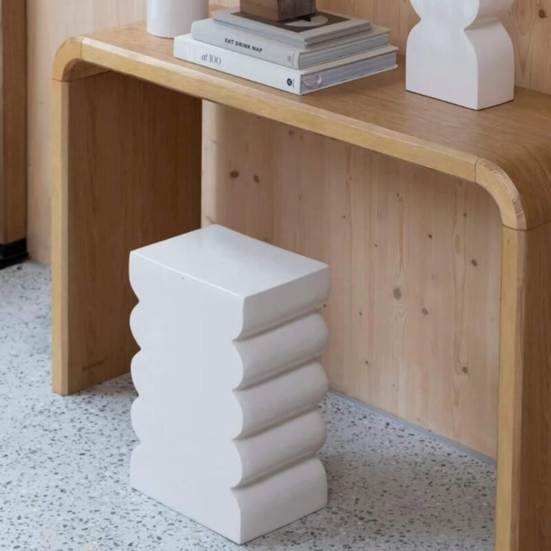 table d'appoint curves - ivoire - l 38 x h 45 cm